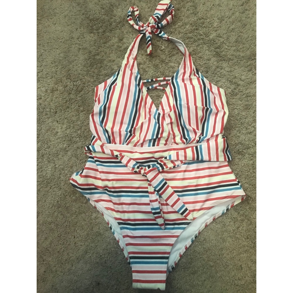 🚨 BRAND NEW, NEVER WARN🚨 Stripped One Piece Swin